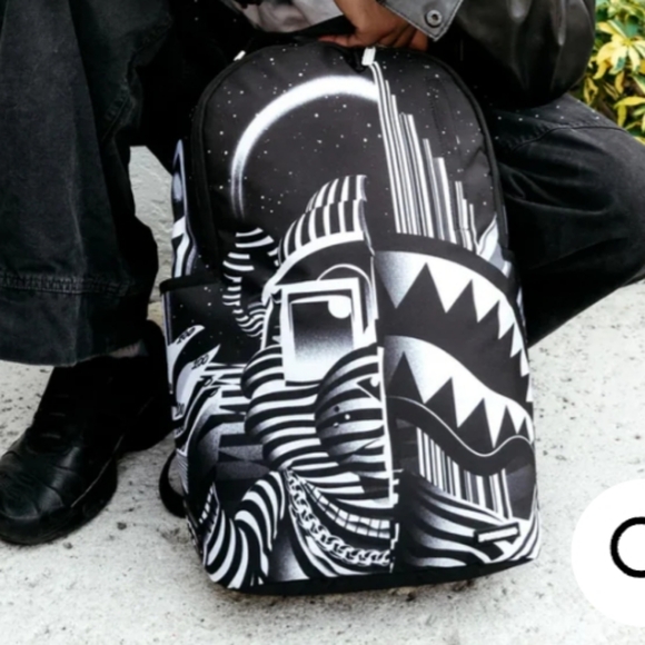 Factory Sealed Sprayground Black White on the Flipside Shark Backpack - Picture 14 of 14
